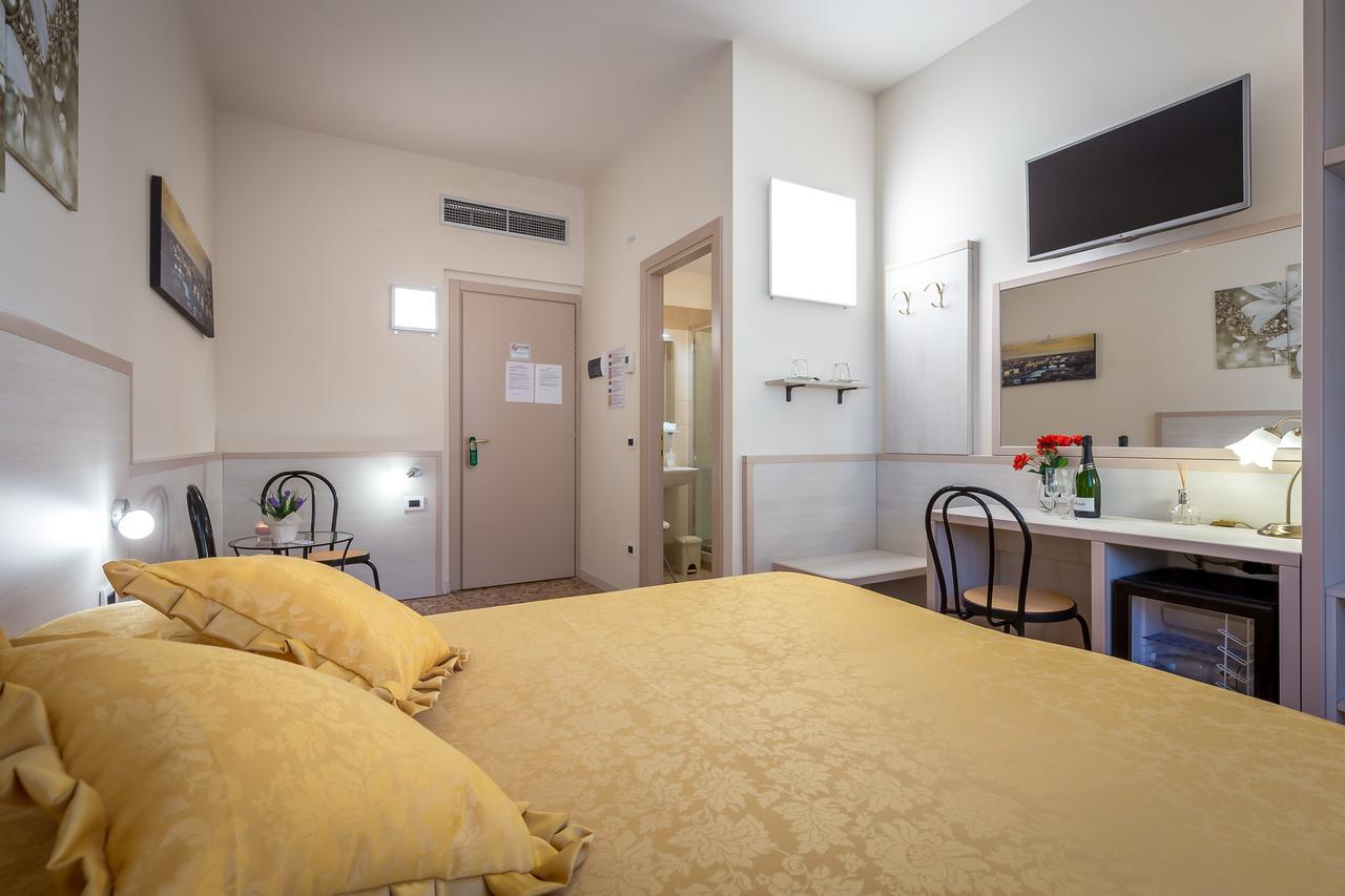 B&B Dolce Luna Firenze Bagian luar foto